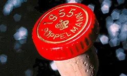 Kauf der ersten Kunststoff-Spritzgussmaschine auf der Hannover Messe. Mit ihr wird die erste Griffkappe für einen Korken, der als Verschluss für eine Spirituosenflasche dient, hergestellt. Beginn der Kunststoff-Ära im Unternehmen pöppelmann.