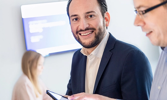 Team KAPSTO® Unterst?tzt Sie in jeder Phase Ihres Projekts: das kompetente KAPSTO? Team. Wir freuen uns auf die gemeinsame Zusammenarbeit mit Ihnen: +49 4442 982-9100.